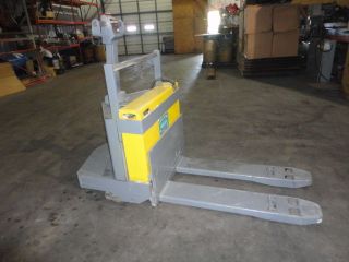 Crown Electric Pallet / Tote Truck photo
