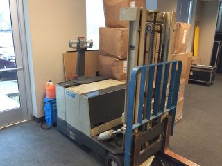 Crown Wb Forklift With Charger photo