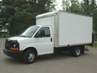 2009 Chevrolet Cutaway,  12 ' Box,  Liftgate photo