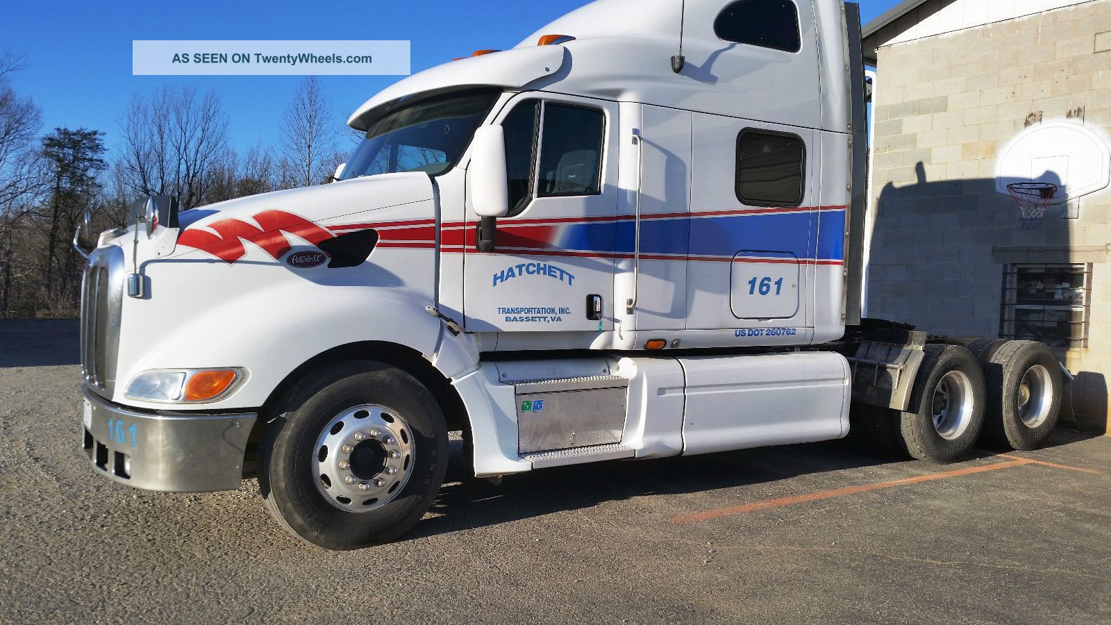 2004 Peterbilt 387 Conventional Sleeper Semi Trucks photo