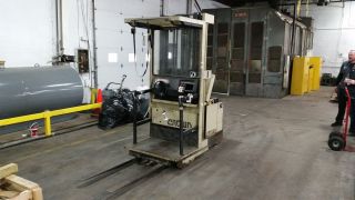 Crown Electric Order Picker photo