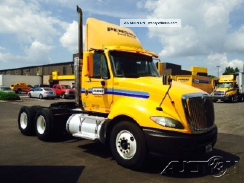 2009 International Prostar Daycab Semi Trucks photo