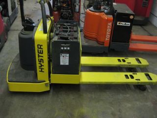 Hyster Electric Pallet Jack Rider - 6,  000 Lb Lift Capacity,  48 