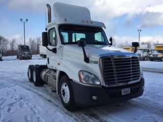 2011 Freightliner Ca12564dc - Cascadia photo