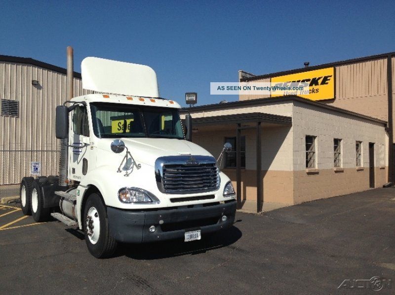 2010 Freightliner Cl12064st - Columbia 120 Daycab Semi Trucks photo