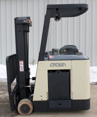 Crown Model Rc3020 - 30 (2004) 3000lbs Capacity Great Docker Electric Forklift photo