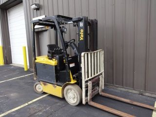 Yale 4,  500lb Capacity Electric Forklift 16ft Of Lift.  Very Trucks photo