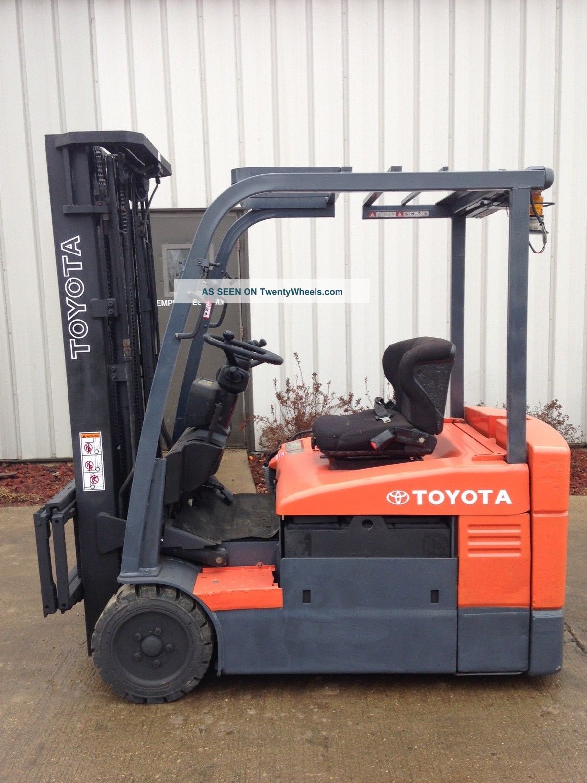 Toyota Model 7fbeu20 (2006) 4000lbs Capacity Great 3 Wheel Electric Forklift Forklifts photo