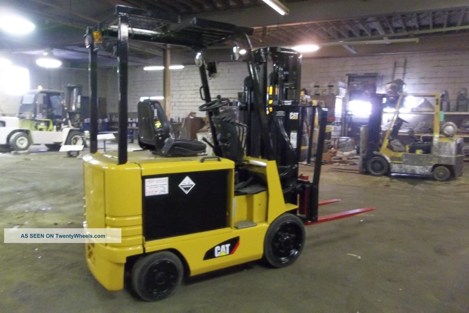 Caterpillar 5000 Lb Electric Forklift 36v Triple Mast,  Side Shift And Charger Forklifts photo