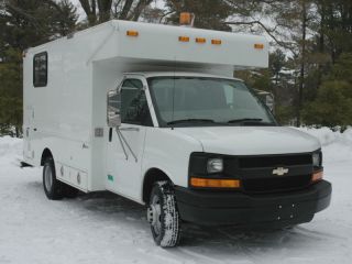 2005 Chevrolet 12ft Enclosed Utility / Service Tk photo