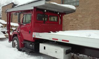 1998 Freightliner Fl70 photo