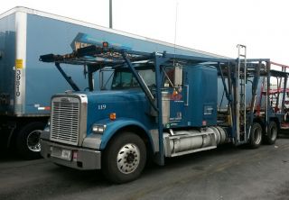 2000 Freightliner Fld Classic photo