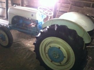 Antique Ford 2n Tractor (8n 9n) Runs Well 1942,  43,  44,  45,  46,  47 Pto photo