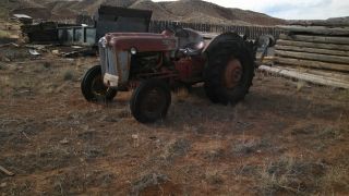 Ford 600 Tractor photo