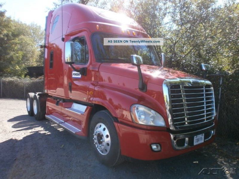 2011 Freightliner Ca12564dc - Cascadia Sleeper Semi Trucks photo