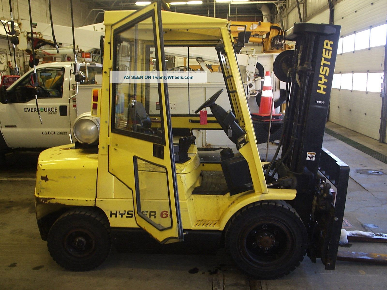 2001 Hyster H60xm 6,  000 Lb Propane Forklift Forklifts photo
