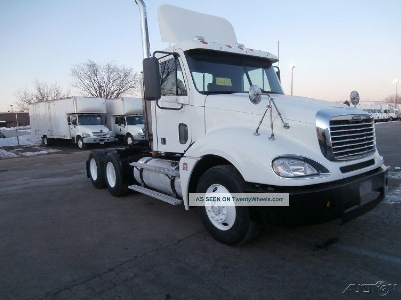 2007 Freightliner Cl12064st - Columbia 120 Daycab Semi Trucks photo