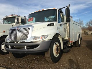 2003 International 4200 365 Vt photo