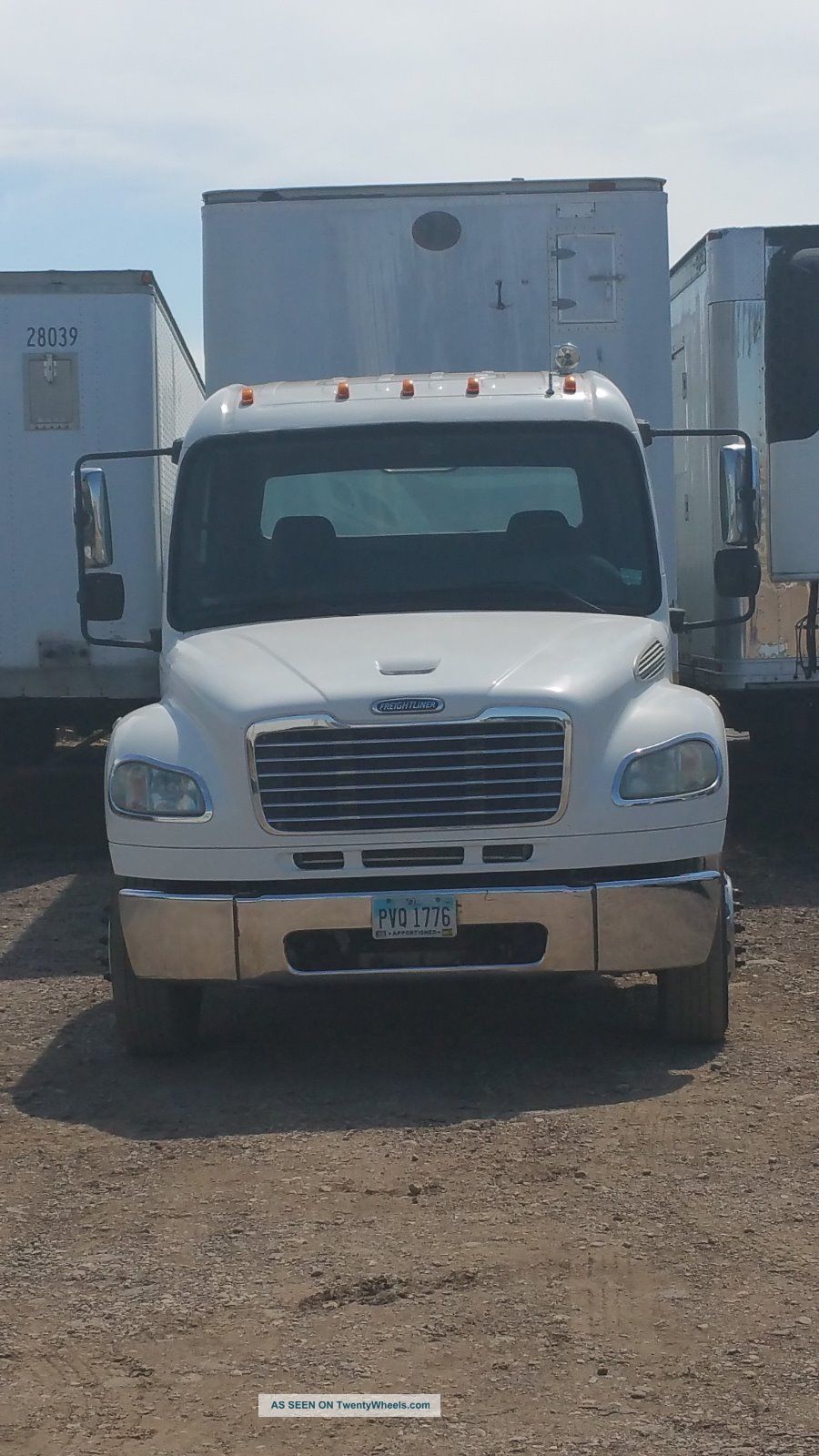 2005 Freightliner Fl106 Daycab Semi Trucks photo