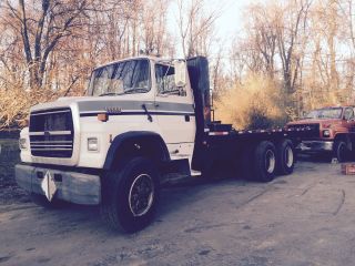1994 Ford L8000 photo