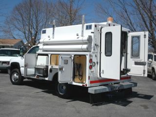 2005 Chevrolet Enclosed Utility / Service Truck / Van photo