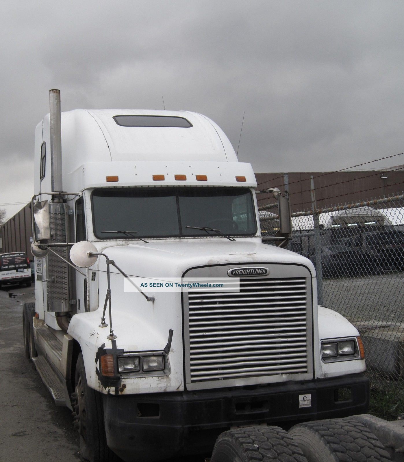 2000 Freightliner Sleeper Semi Trucks photo