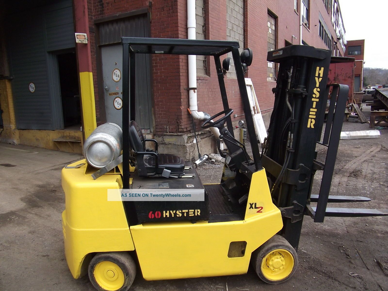 Forklift Hyster 6000 Triple Upright 182in Propane Lights 42in Forks Lift Forklifts photo