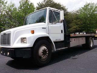 1999 Freightliner Fl70 photo