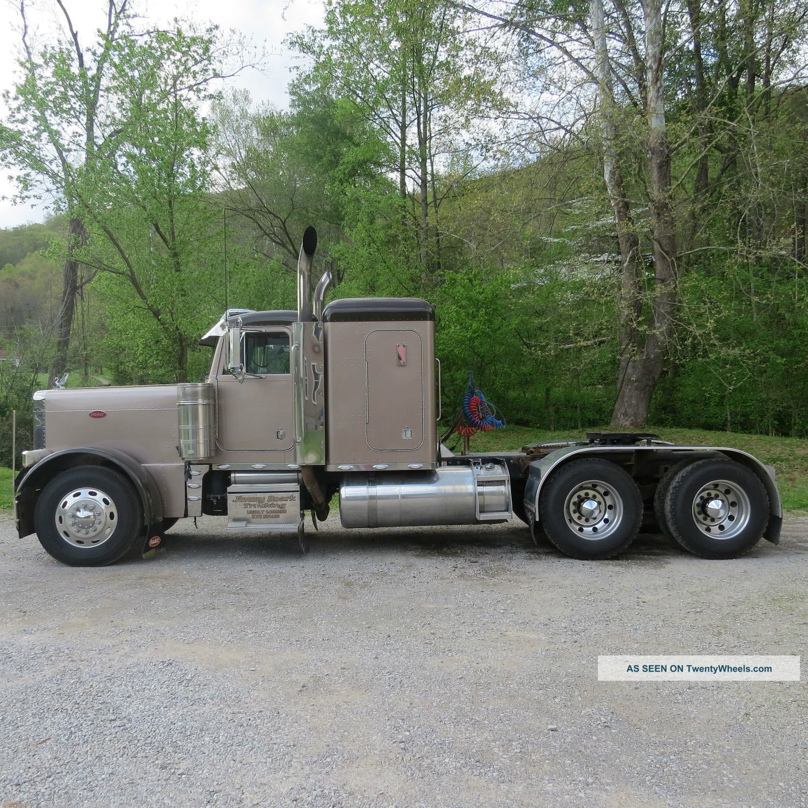 1999 Peterbilt 379 Hood Sleeper Semi Trucks photo