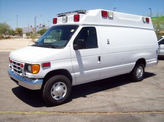 2005 Ford E350 Wheeled Coach Type 2 Ambulance photo