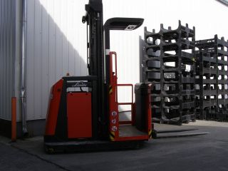 Linde V11 Forklift Truck Yom 2010 With Only 3 Operating Hours Located In Hungary photo
