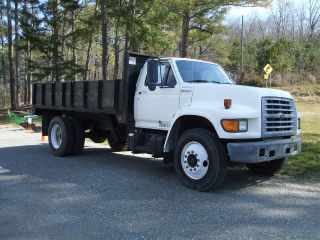 1998 Ford F 700 photo