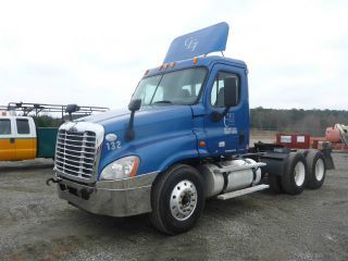 2010 Freightliner Cascadia 125 photo