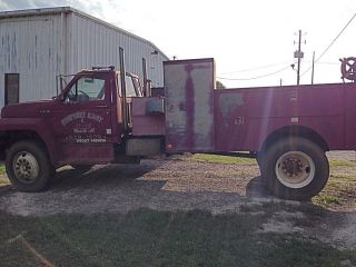 1981 Ford F700 photo