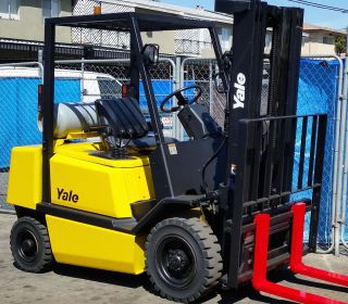 Forklift Pneumatic Tire photo