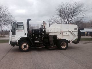 2004 Freightliner 600 photo