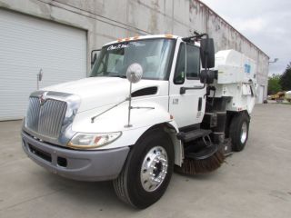 2006 International Tymco 600 photo