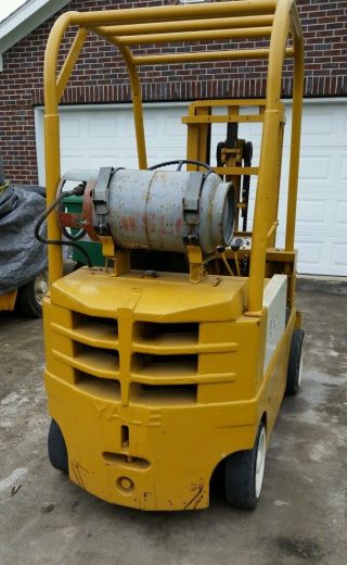 Yale Forklift Lifting Capacity 3000lbs photo