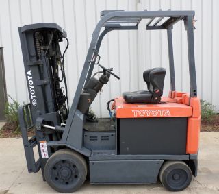 Toyota Model 7fbcu30 (2008) 6000lbs Capacity Great 4 Wheel Electric Forklift photo