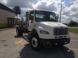 2009 Freightliner Business Class M2 106 photo