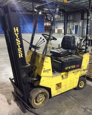 Hyster S30xl Sit Down Fork Truck photo