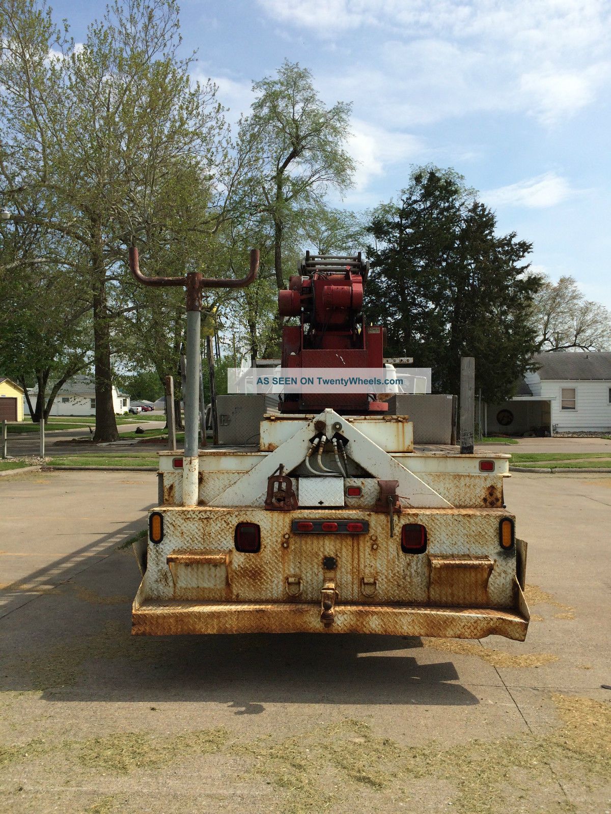 2000 International 4700 Ladder Sign Crane Truck