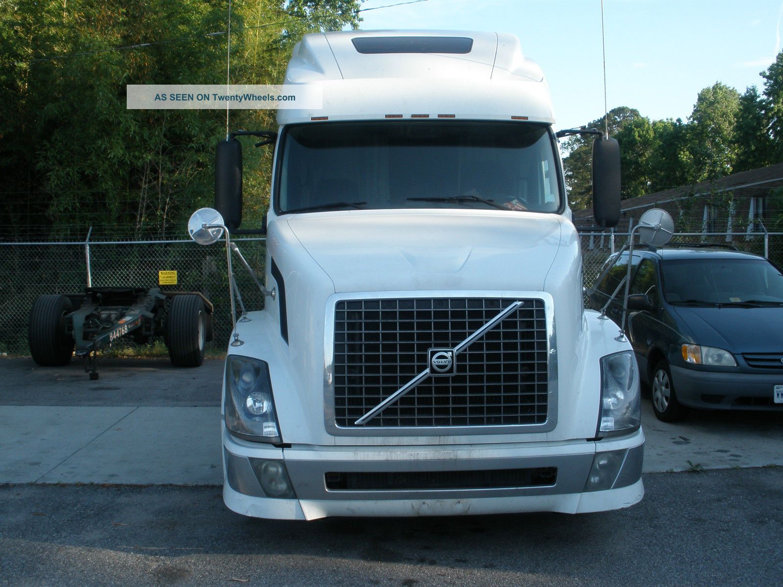 2005 Volvo Sleeper Semi Trucks photo