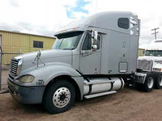 2004 Freightliner Cl 120 Columbia photo