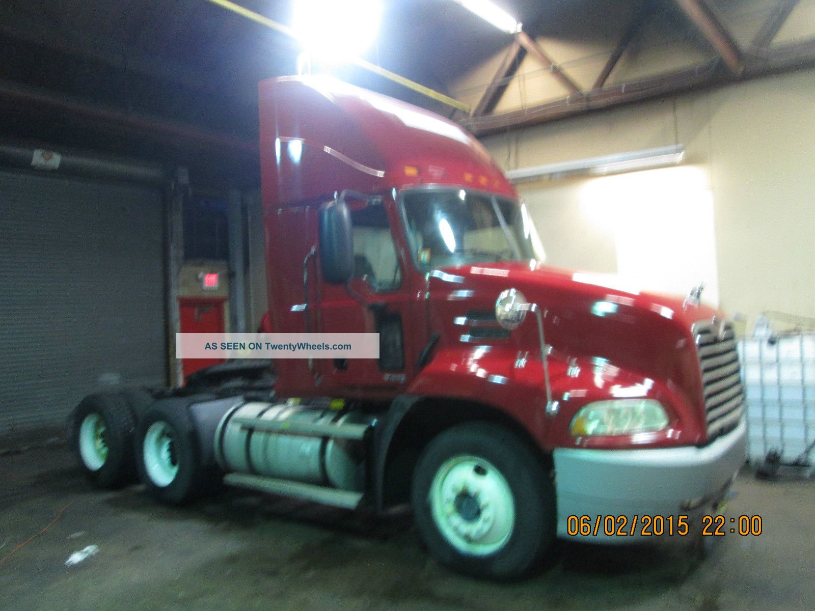 2006 Mack Cxn613 Vision Daycab Semi Trucks photo