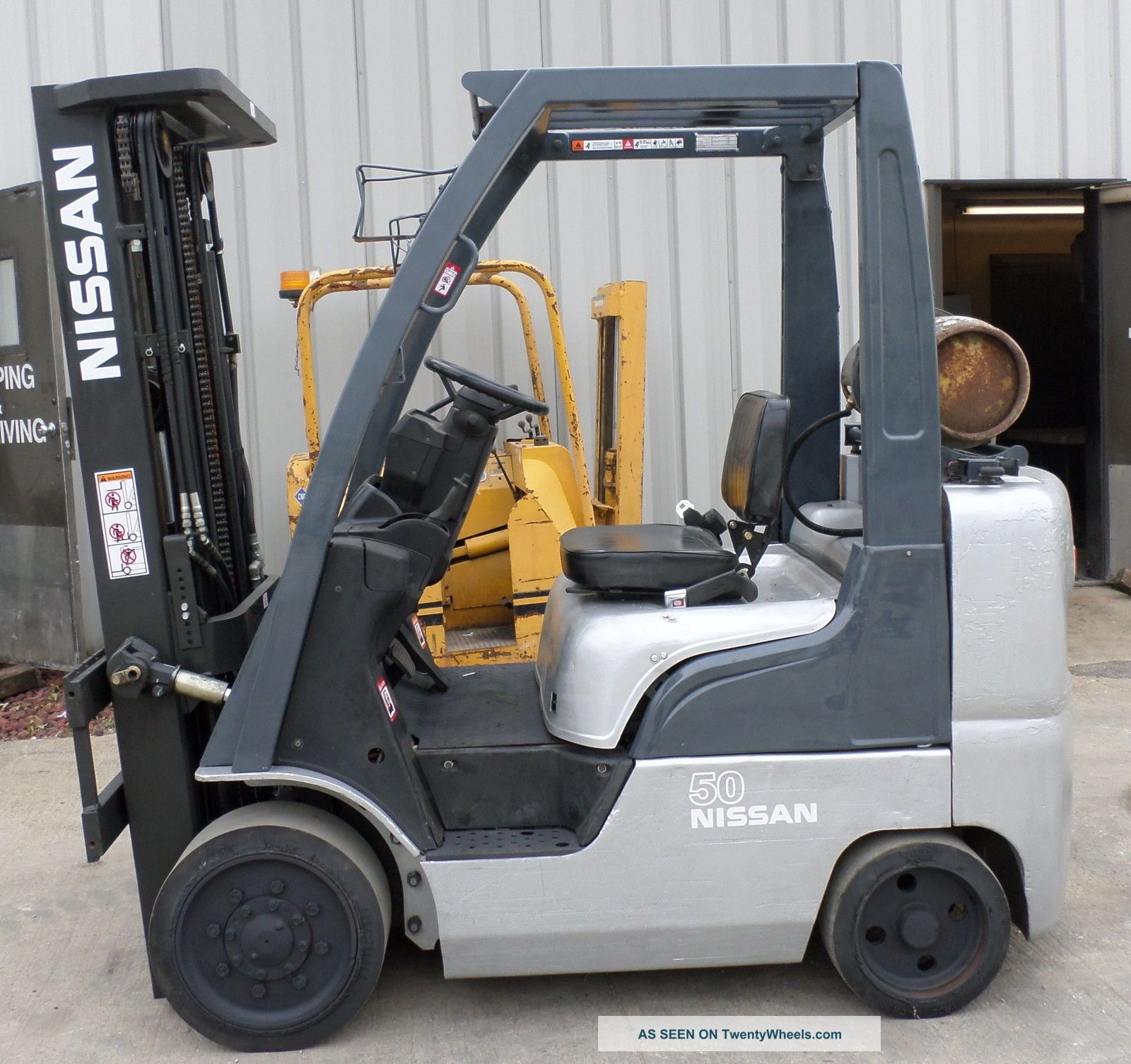 Nissan Model Mcpl02a25l (2006) 5000lbs Capacity Great Lpg Cushion Tire Forklift Forklifts photo