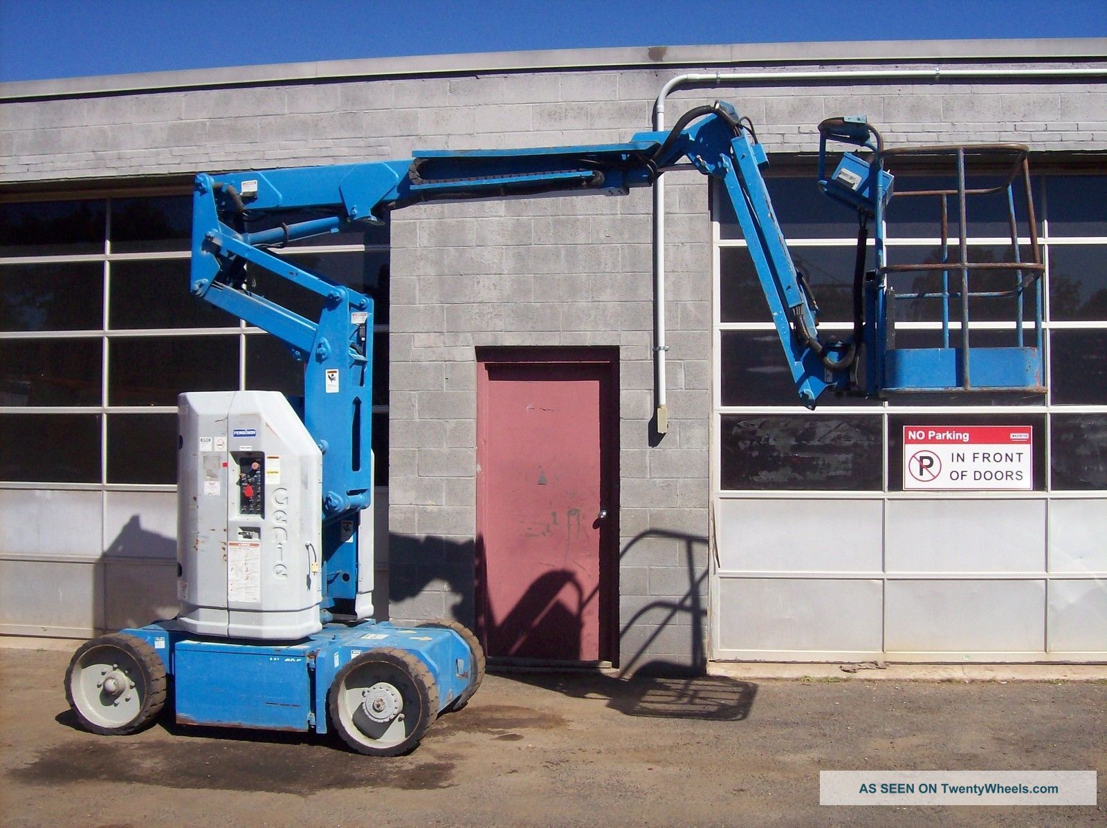 1997 Genie Z - 30/20n,  30 Ft Self Propelled,  Articulated,  Electric Boom Lift Scissor & Boom Lifts photo