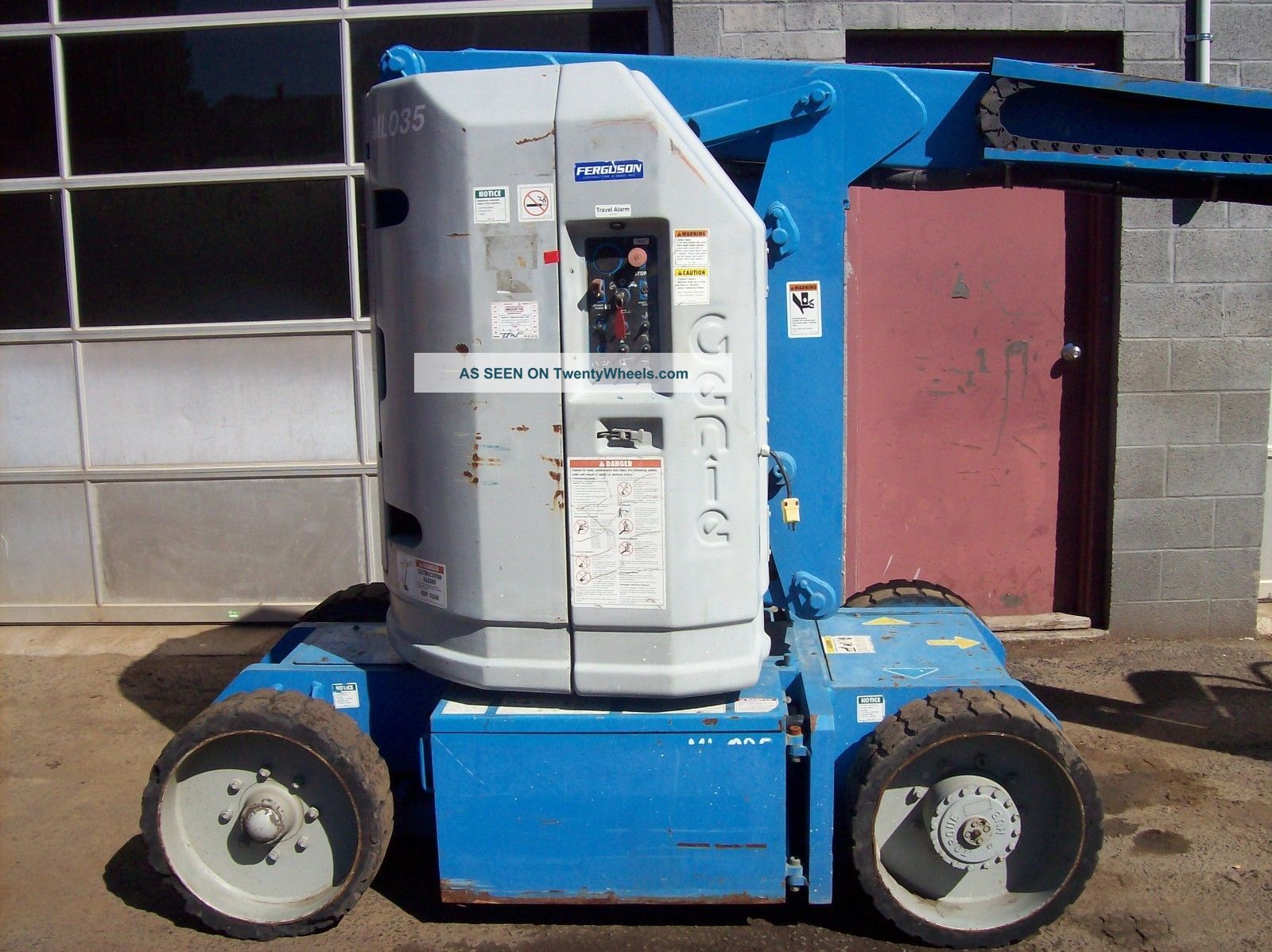 1997 Genie Z 30/20n, 30 Ft Self Propelled, Articulated, Electric Boom