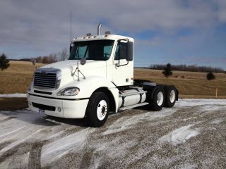 2004 Freightliner Cl12064st Columbia photo