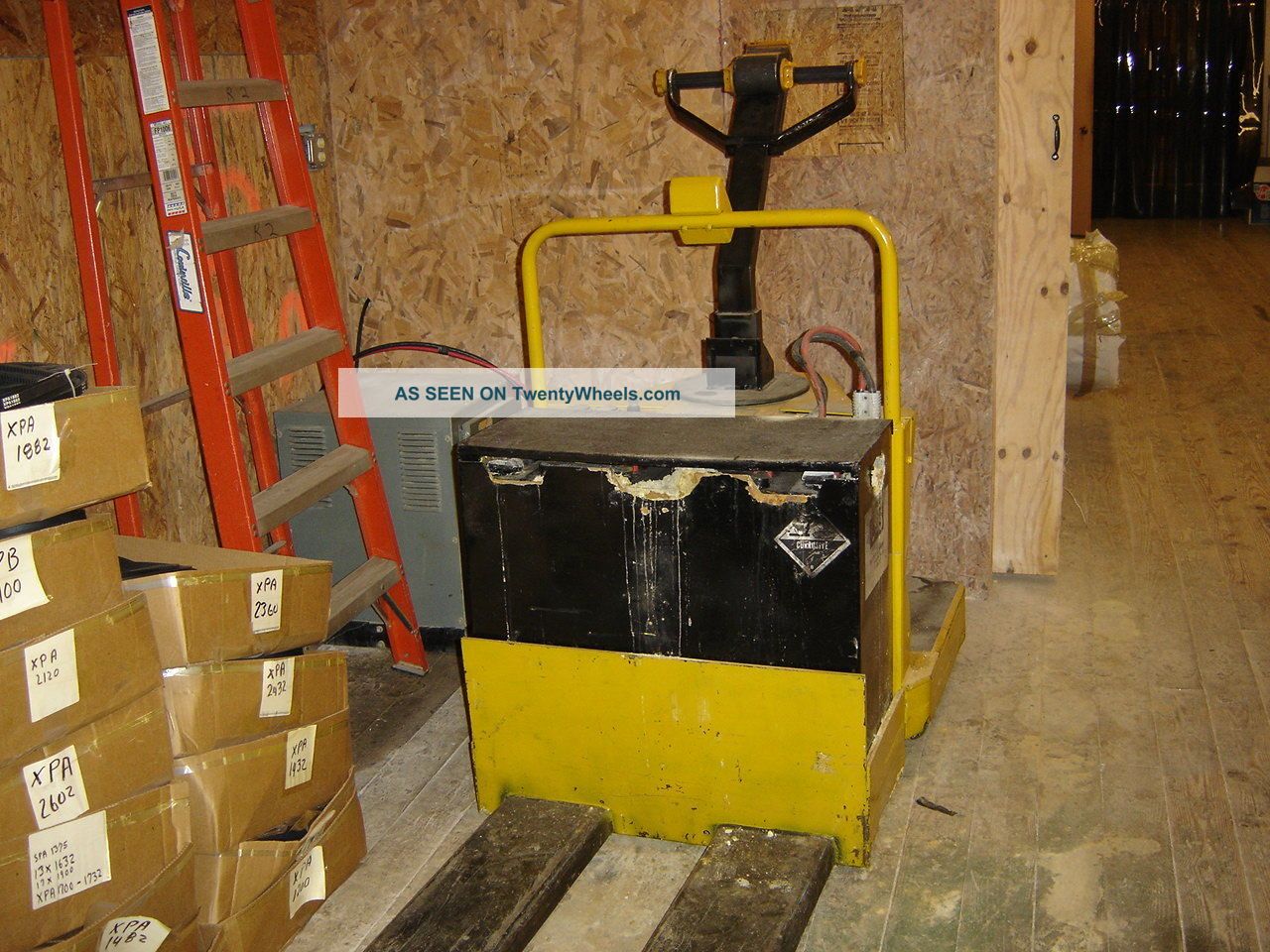 Electric Pallet Jack Forklifts photo
